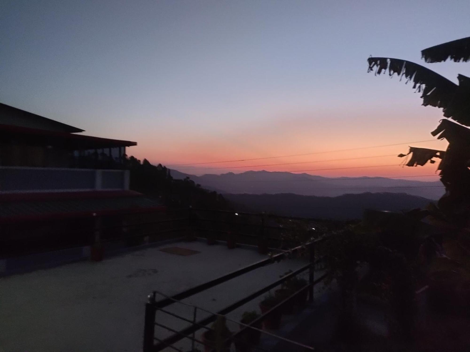 The Heavens Apartment Almora Luaran gambar